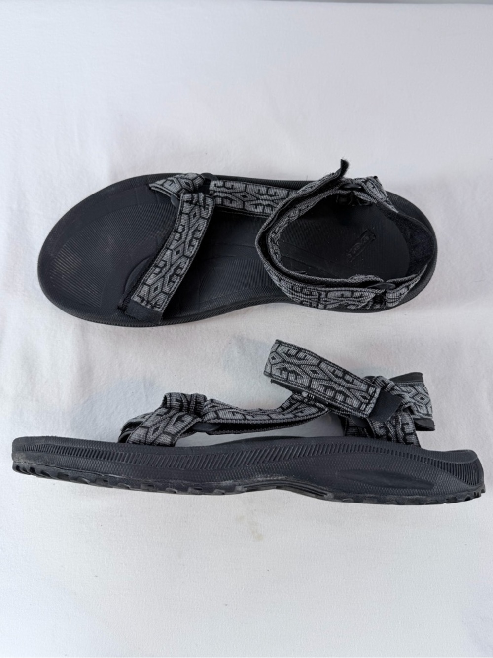 Teva Hurricane ll Sport Sandal‎ in Black Gray Size 9